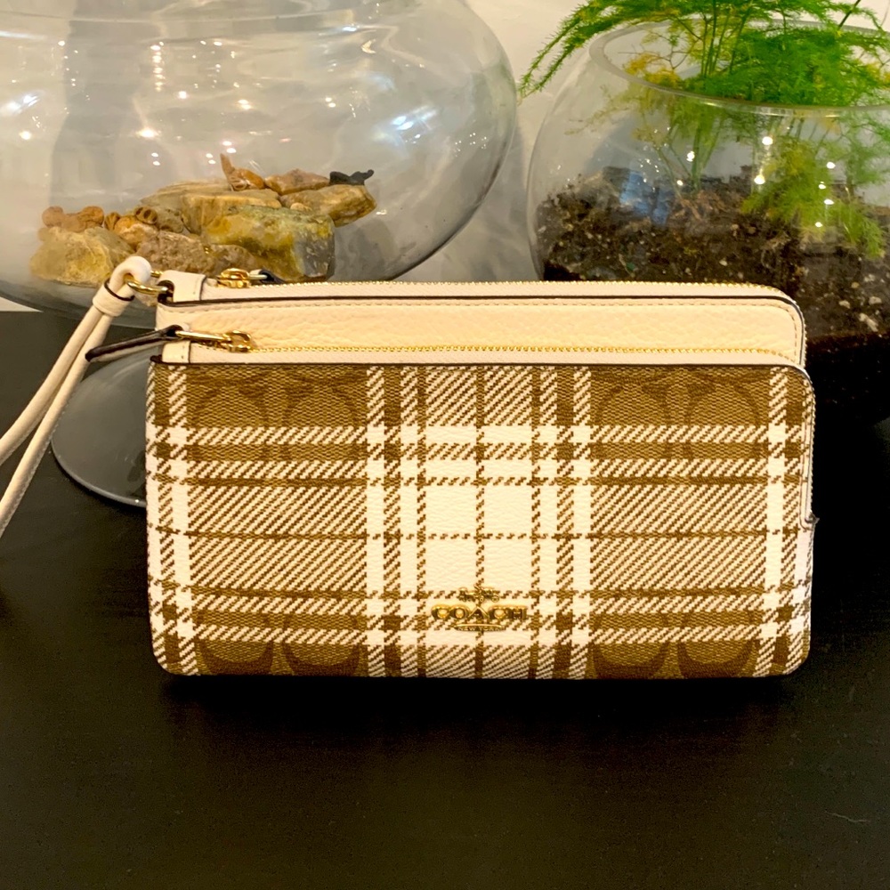 Coach Double zipped wristlet-BNWT